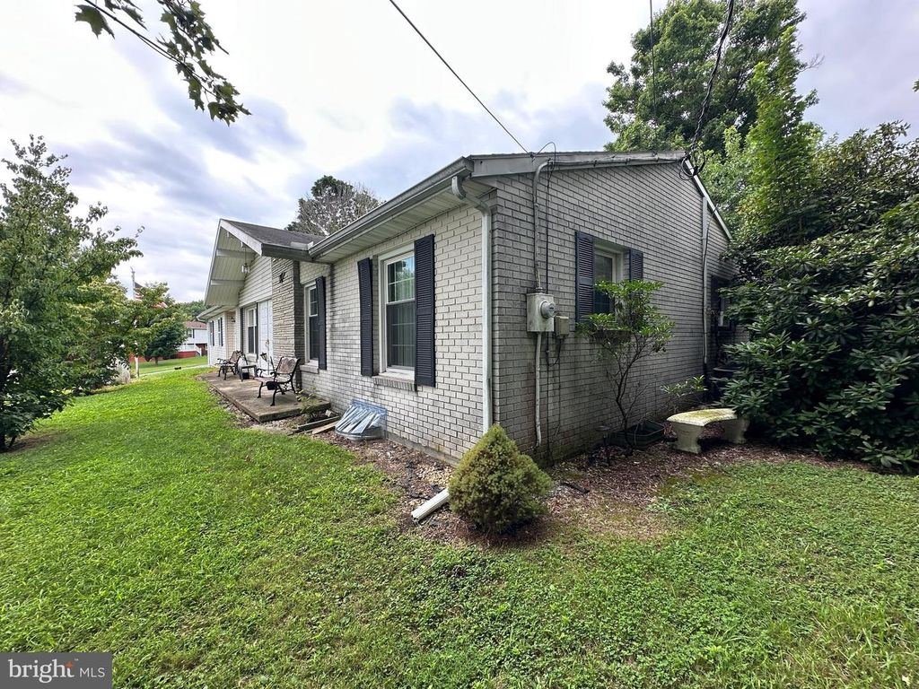 Image 9 of property listing at 11539 WESTMINSTER DRIVE, Waynesboro, PA 17268