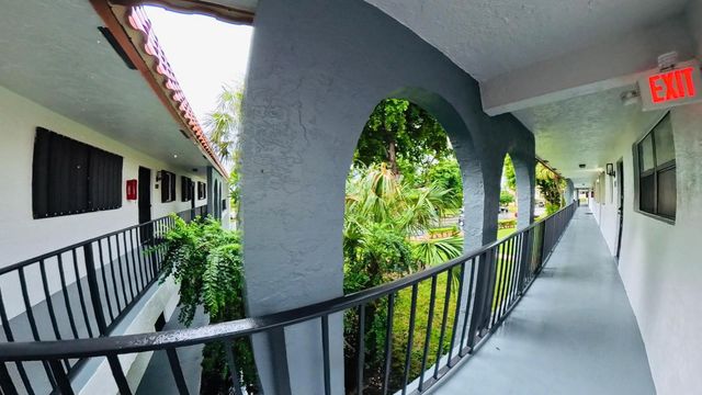 2161 W Woolbright Road M202, Boynton Beach, FL 33426
