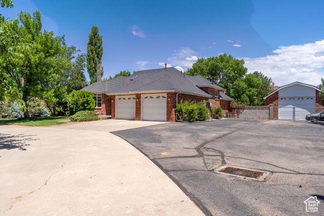 4163 S BEEMAN RD, Moab, UT 84532