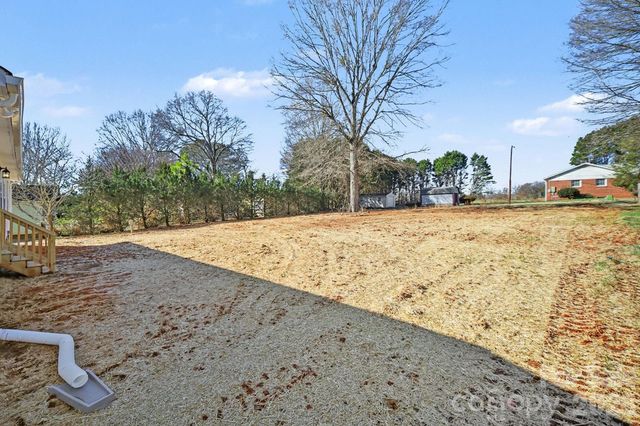 2025 Picnic Drive, Newton, NC 28658