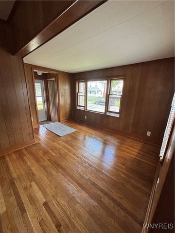 172 80th St, Niagara Falls, NY 14304