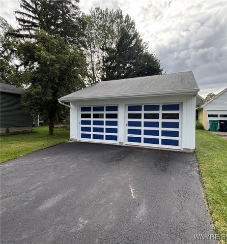 172 80th St, Niagara Falls, NY 14304