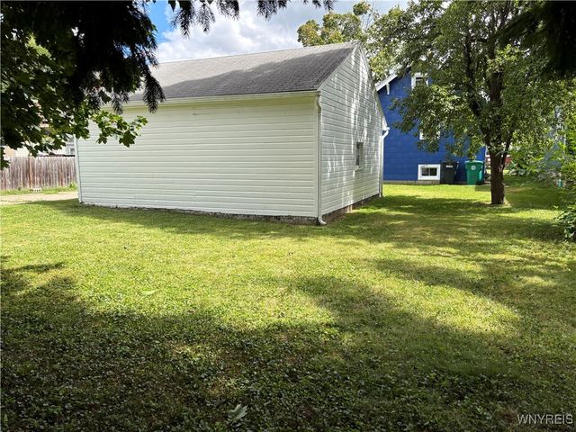 172 80th St, Niagara Falls, NY 14304