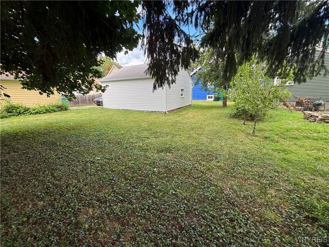 172 80th St, Niagara Falls, NY 14304