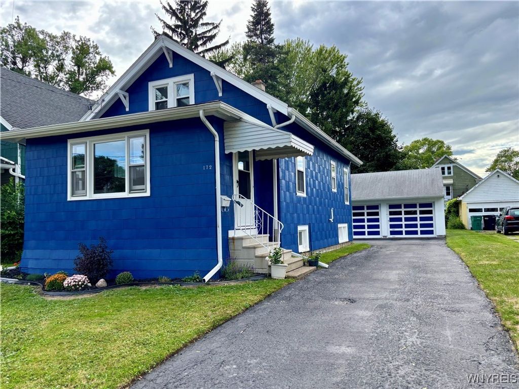 172 80th St, Niagara Falls, NY 14304