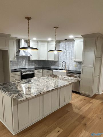 2305 Greenwood Drive SE, Decatur, AL 35601