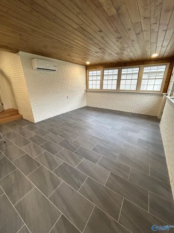 2305 Greenwood Drive SE, Decatur, AL 35601