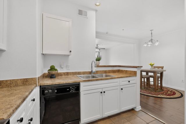 330 Las Colinas Boulevard E 220, Irving, TX 75039