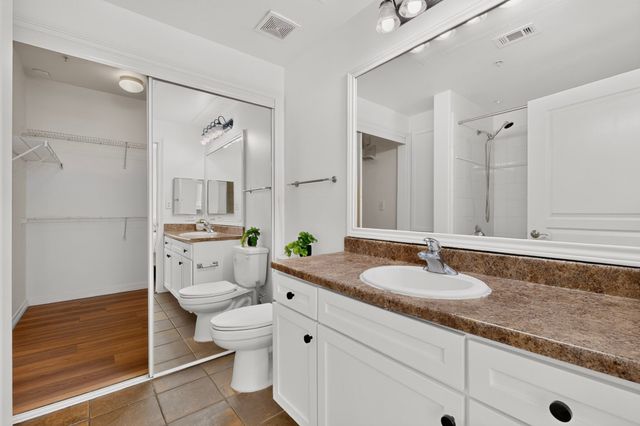 330 Las Colinas Boulevard E 220, Irving, TX 75039