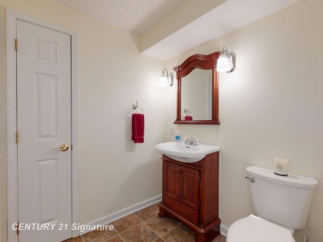 4190 Neal Court, Linden, MI 48451