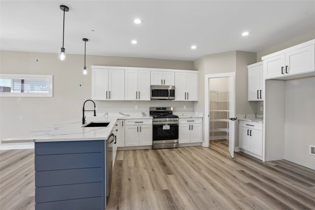 14604 Northpark Drive, Urbandale, IA 50323