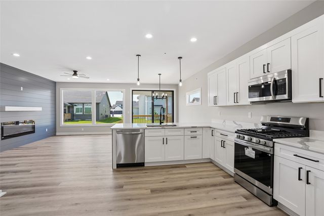 14604 Northpark Drive, Urbandale, IA 50323