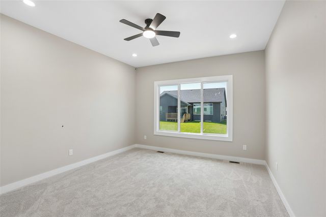 14604 Northpark Drive, Urbandale, IA 50323