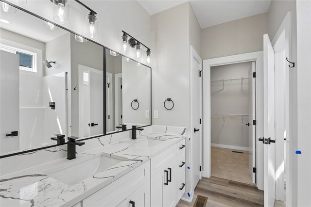 14604 Northpark Drive, Urbandale, IA 50323