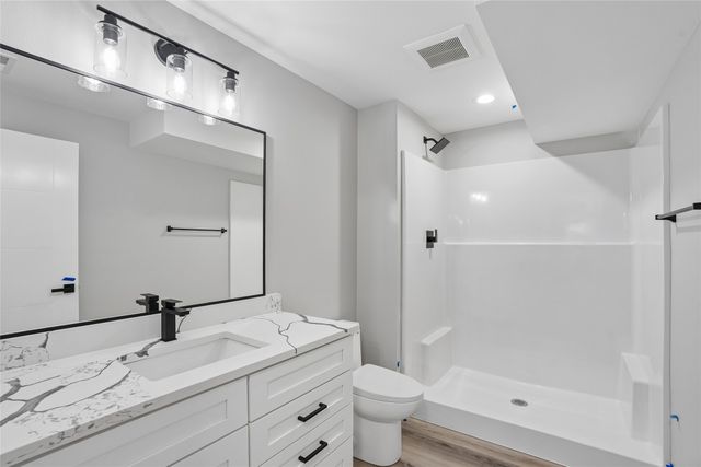 14604 Northpark Drive, Urbandale, IA 50323