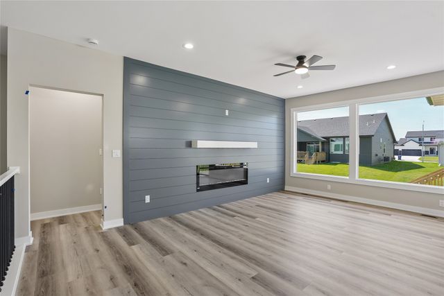 14604 Northpark Drive, Urbandale, IA 50323