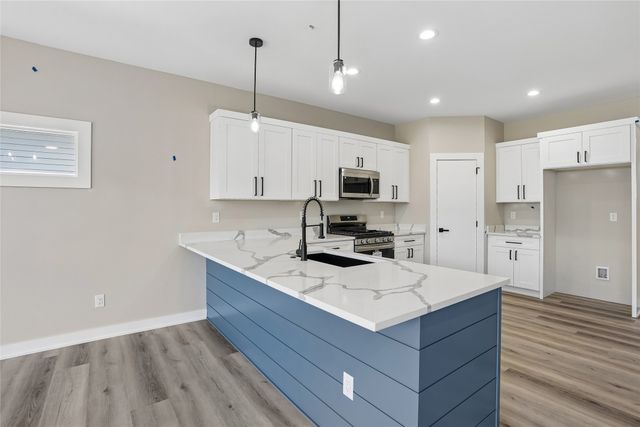 14604 Northpark Drive, Urbandale, IA 50323