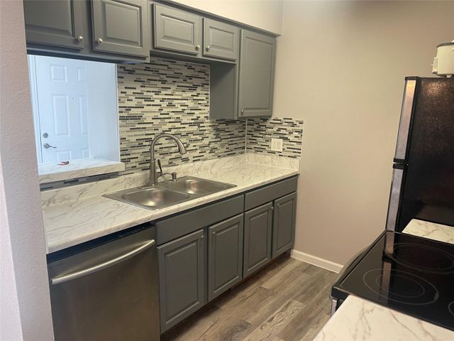 1516 Bay Area Boulevard F6, Houston, TX 77058