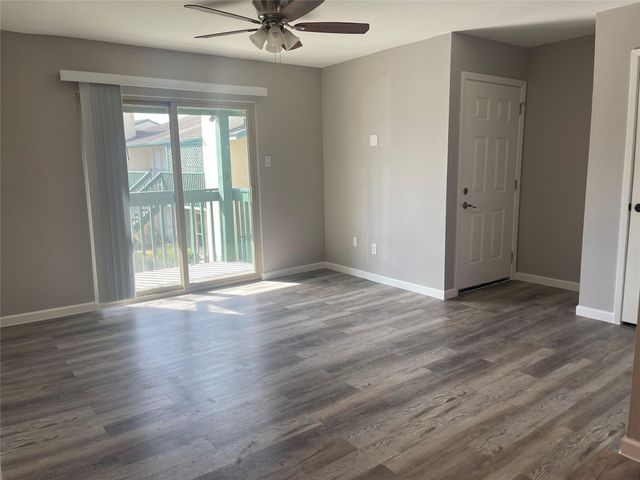 1516 Bay Area Boulevard F6, Houston, TX 77058