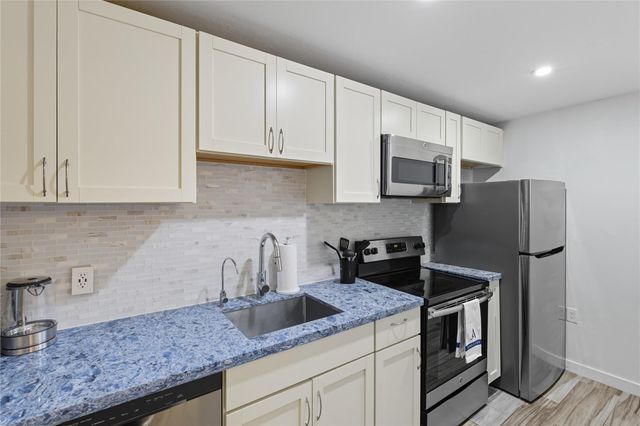 1145 NE 17th Way, Fort Lauderdale, FL 33304