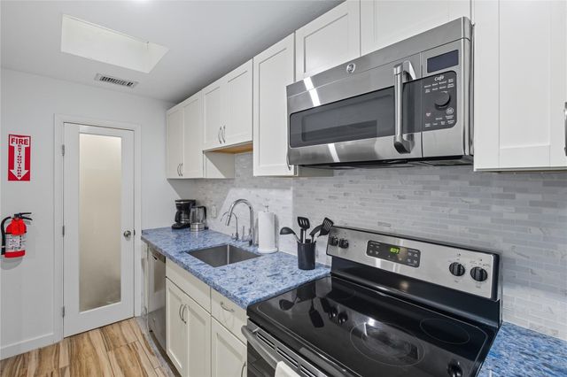 1145 NE 17th Way, Fort Lauderdale, FL 33304