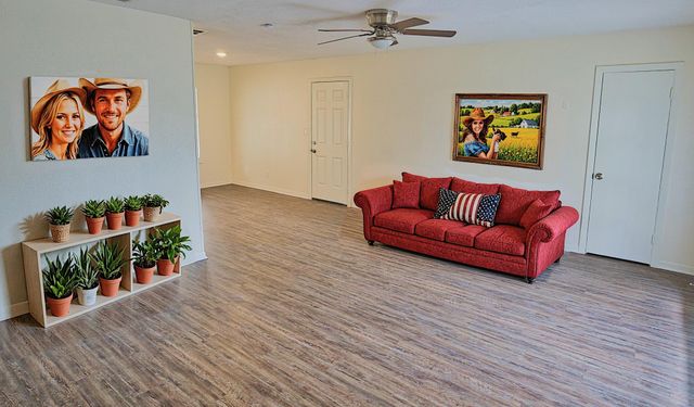 906 Avenue A, Sweeny, TX 77480