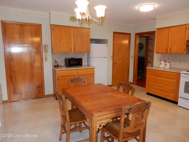 283 Tollview Dr, Shepherdsville, KY 40165