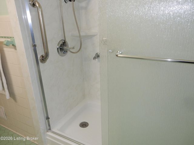 283 Tollview Dr, Shepherdsville, KY 40165