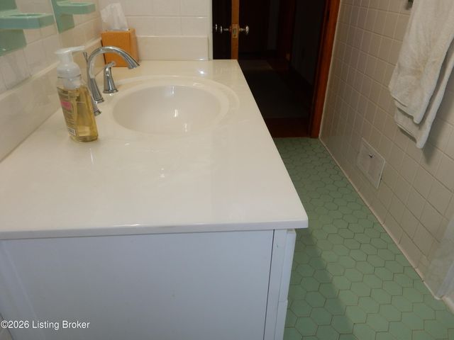 283 Tollview Dr, Shepherdsville, KY 40165