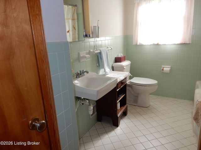 283 Tollview Dr, Shepherdsville, KY 40165