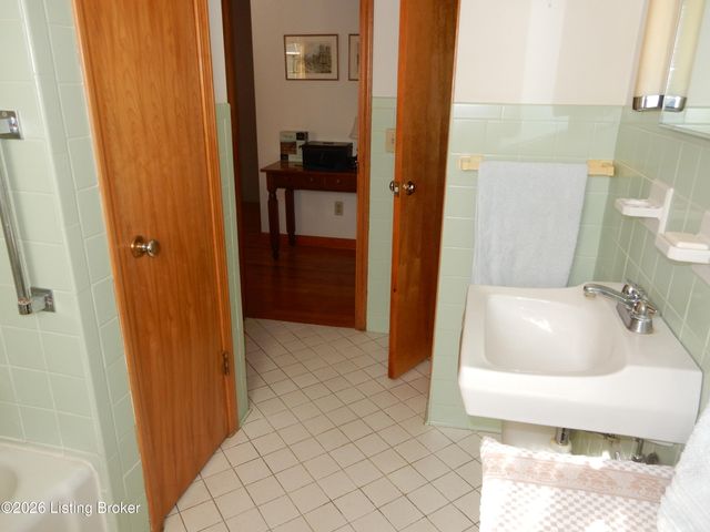 283 Tollview Dr, Shepherdsville, KY 40165