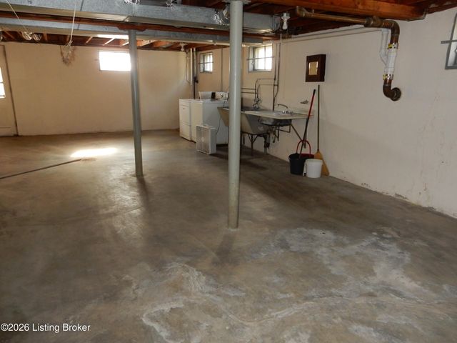 283 Tollview Dr, Shepherdsville, KY 40165