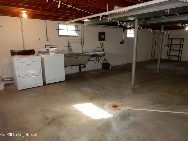 283 Tollview Dr, Shepherdsville, KY 40165