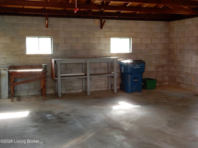 283 Tollview Dr, Shepherdsville, KY 40165