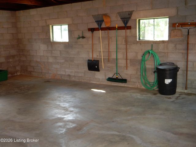 283 Tollview Dr, Shepherdsville, KY 40165