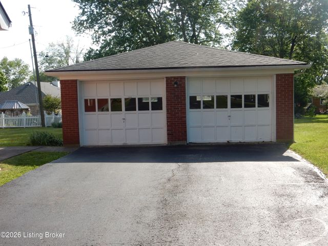 283 Tollview Dr, Shepherdsville, KY 40165