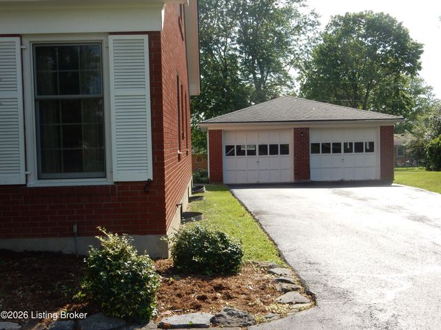 283 Tollview Dr, Shepherdsville, KY 40165
