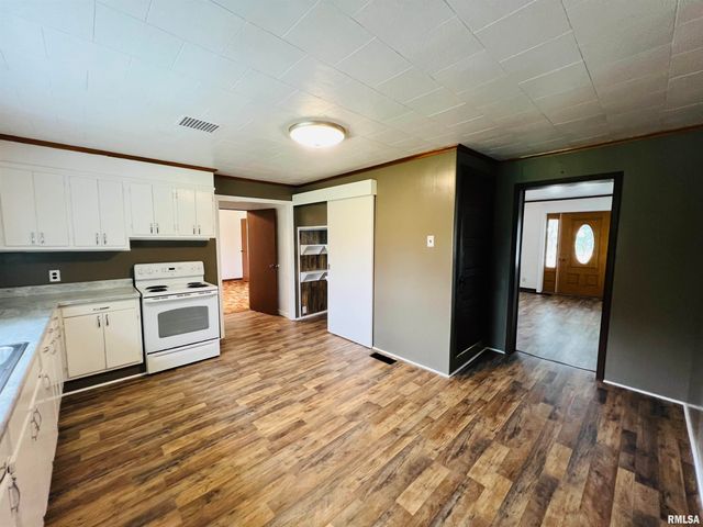 17064 Old Frankfort Road, Johnston City, IL 62951