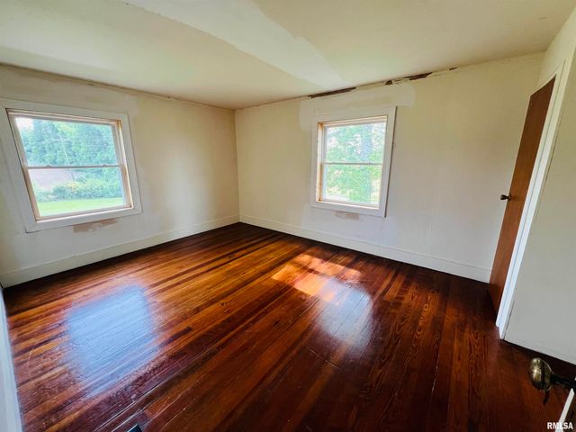 17064 Old Frankfort Road, Johnston City, IL 62951