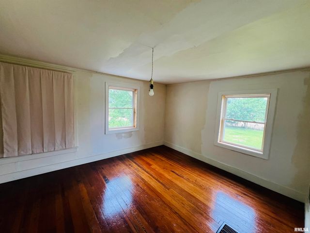 17064 Old Frankfort Road, Johnston City, IL 62951