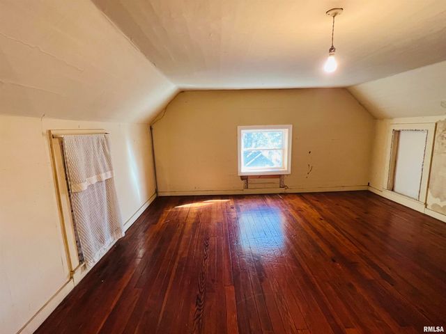 17064 Old Frankfort Road, Johnston City, IL 62951