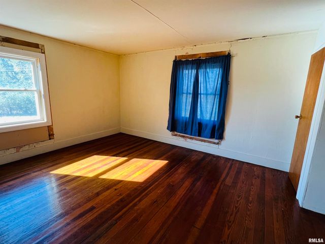 17064 Old Frankfort Road, Johnston City, IL 62951