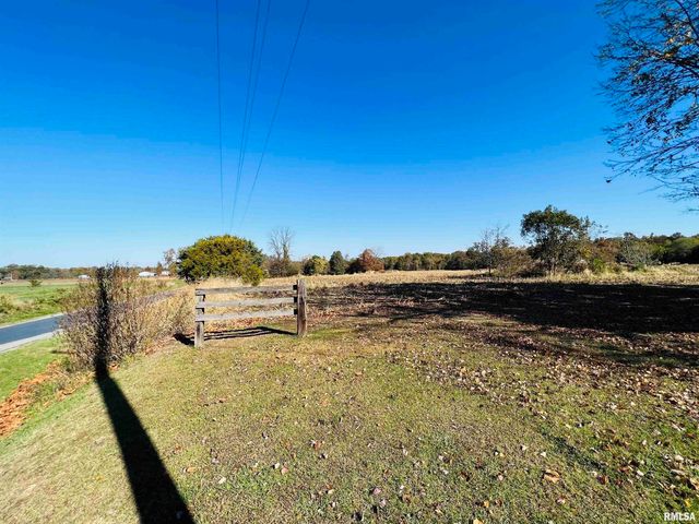 17064 Old Frankfort Road, Johnston City, IL 62951