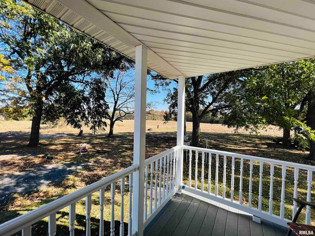 17064 Old Frankfort Road, Johnston City, IL 62951