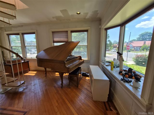 19404 110th Road, Saint Albans, NY 11412