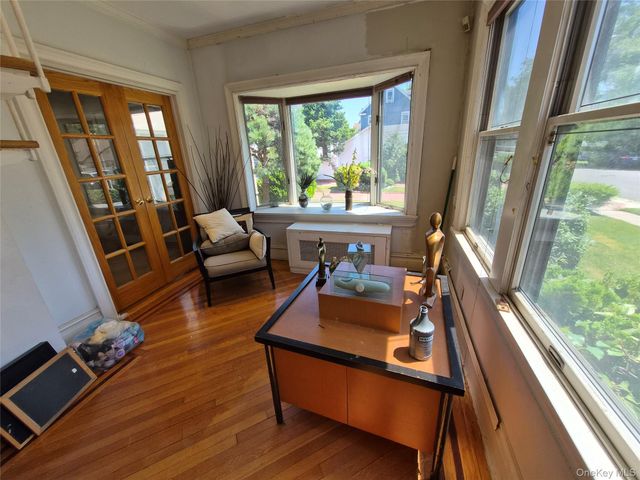 19404 110th Road, Saint Albans, NY 11412