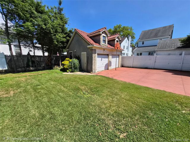 19404 110th Road, Saint Albans, NY 11412