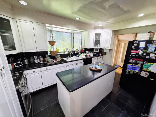 19404 110th Road, Saint Albans, NY 11412