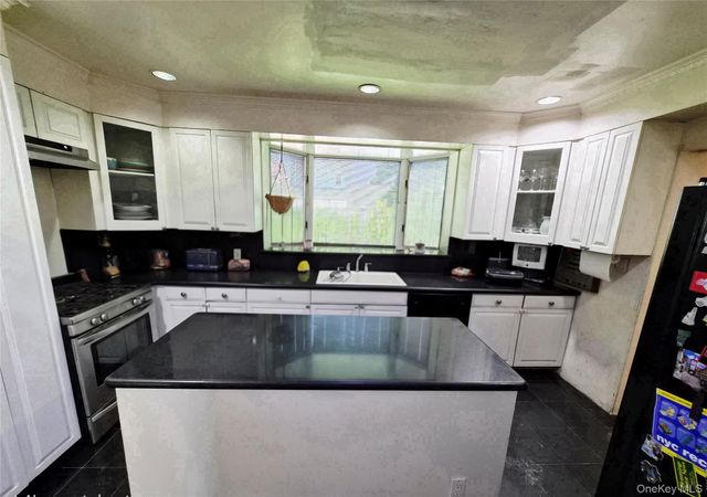 19404 110th Road, Saint Albans, NY 11412
