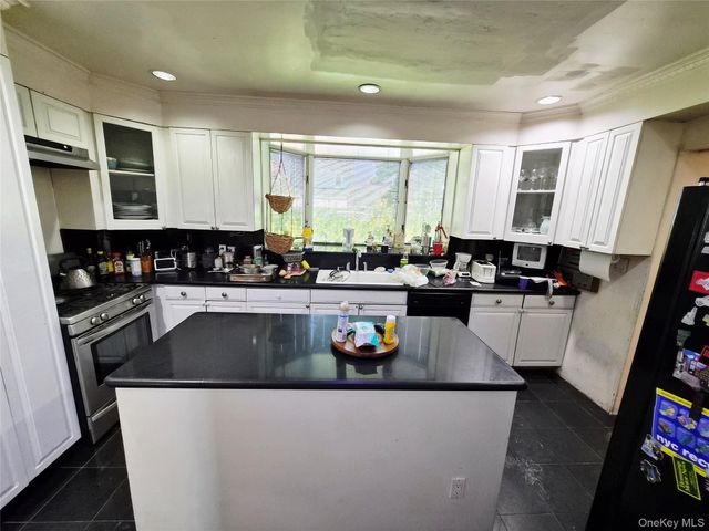 19404 110th Road, Saint Albans, NY 11412